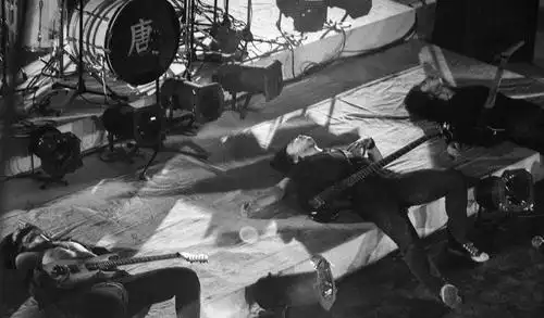 「北戴河,1991」成员包括吉他手吴珂,贝斯手陈劲,键盘手白方林等12月