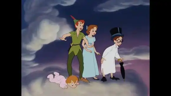 海盗船长发射炮弹,彼得潘发觉不对劲,让精灵带着孩子们离开