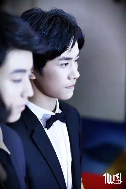 易烊千玺超话2015 /0923 /150923时尚芭莎慈善之夜哎呀我们小杰瑞#易