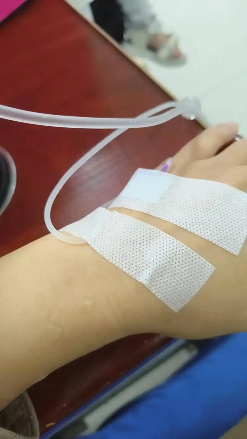 抗癌人生,今天护士连扎三次都起包,手上以找不好能打针的地方了